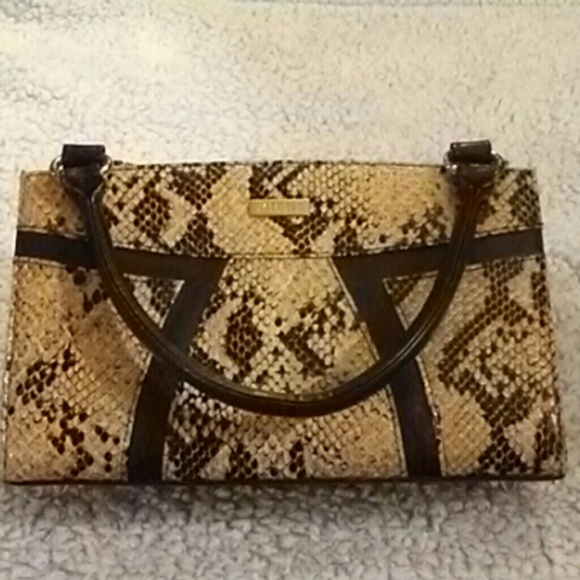 Miche Handbags - 💝FIRM PRICE💝MICHE Snakeskin Print Purse